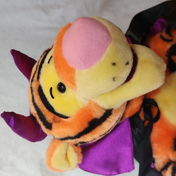 Disney, Halloween, Vampire Tigger Battery, Animated Display - Picture 6 of 9